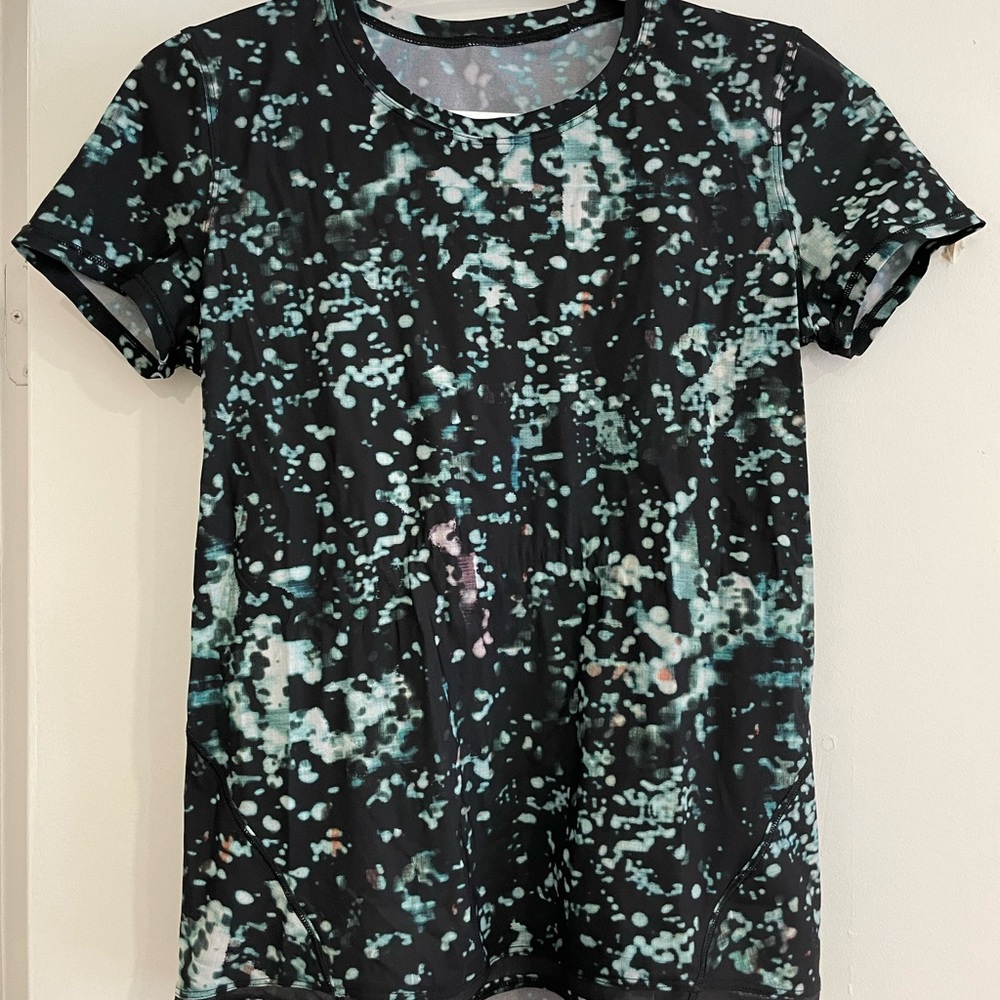 Lululemon athletic top